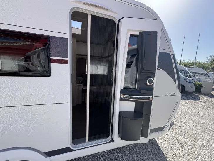 Fahrzeugbild Hobby De Luxe 460 LU / Einzelbetten #9