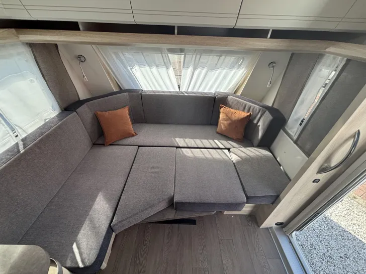 Fahrzeugbild Hobby De Luxe 460 LU / Einzelbetten #10