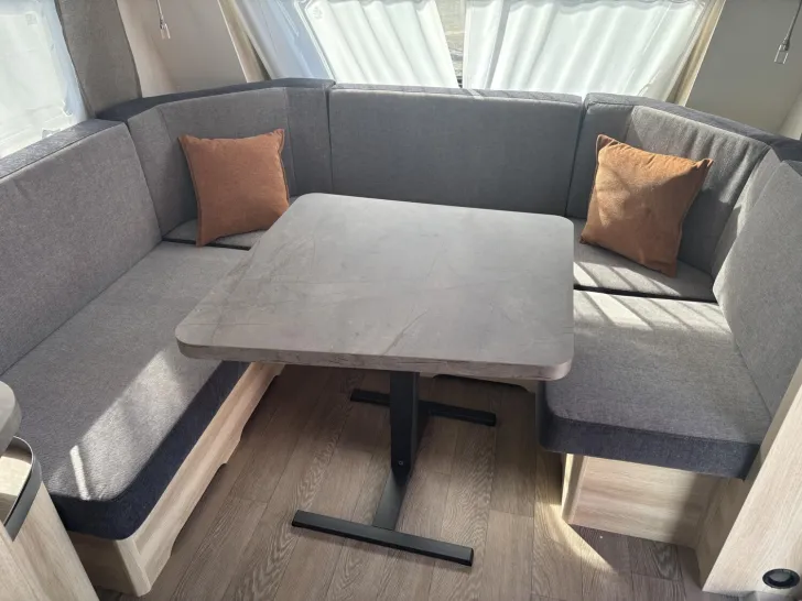 Fahrzeugbild Hobby De Luxe 460 LU / Einzelbetten #11