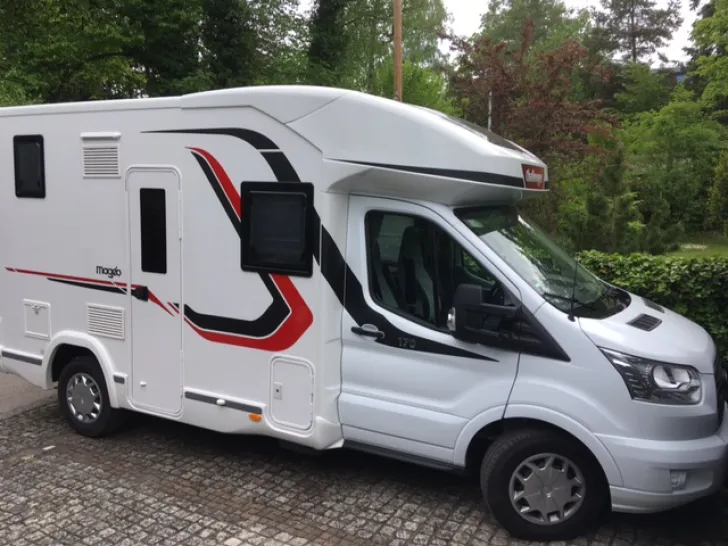Fahrzeugbild Challenger Mageo Modell 170, 6m lang #1