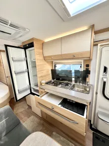Fahrzeugbild Fendt Bianco Selection 550 SKM mit Klima und Markise #11