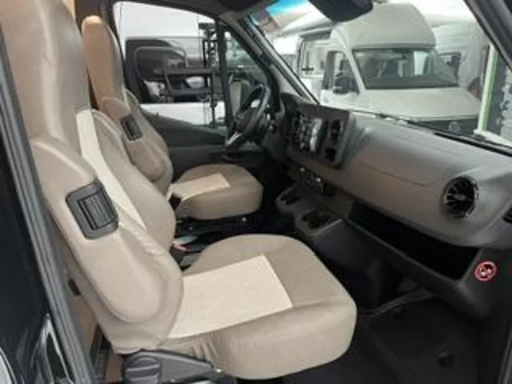 Fahrzeugbild Eura Mobil Profila T 696 EB Mercedes-Benz - Autom. - 170 PS #6