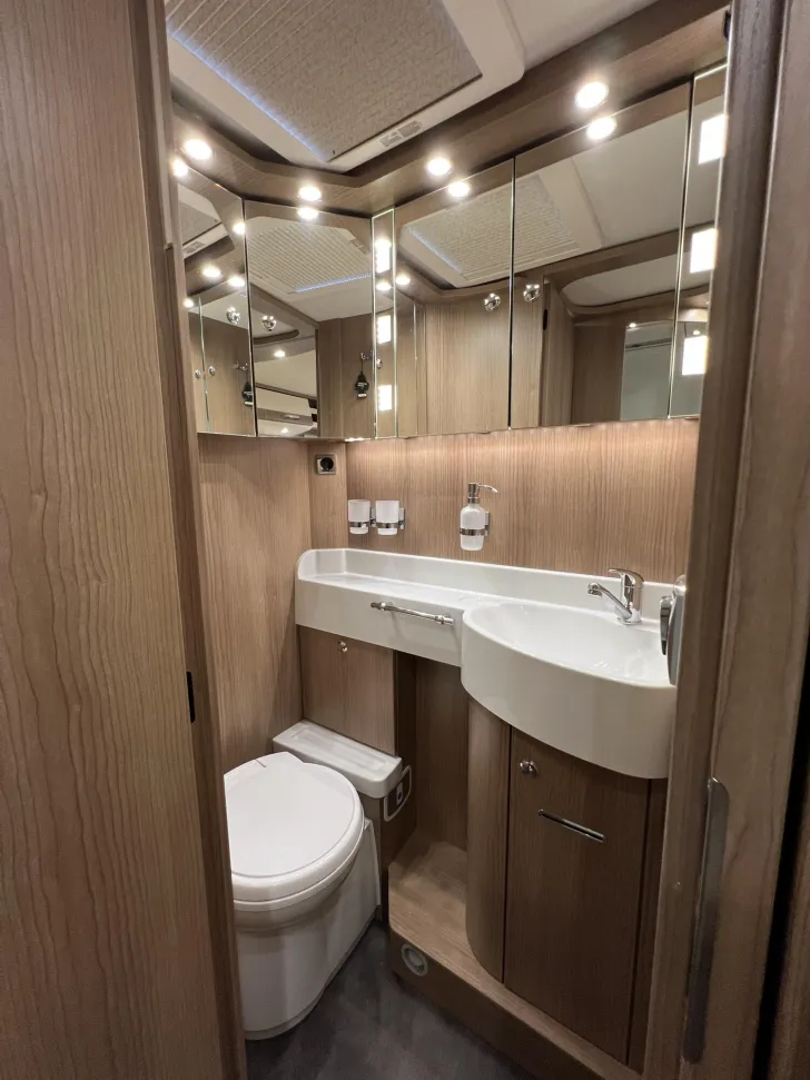 Fahrzeugbild Malibu T 490 LE (549) #30