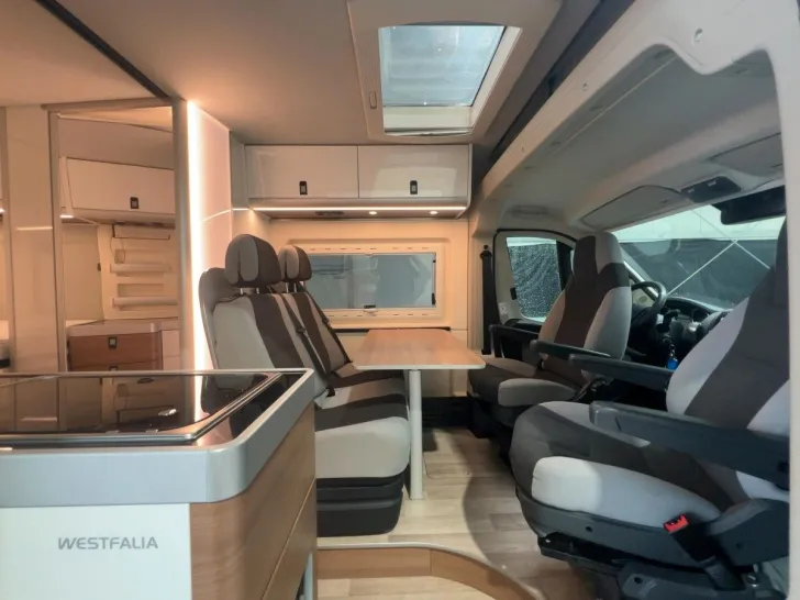Fahrzeugbild Westfalia Columbus 600 D /Automatik/Festbett/FINANZIERUNG #8