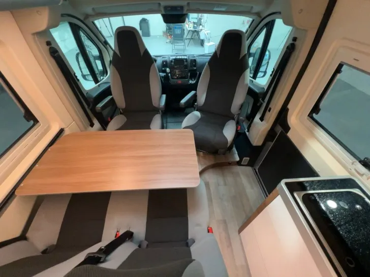 Fahrzeugbild Westfalia Columbus 600 D /Automatik/Festbett/FINANZIERUNG #9