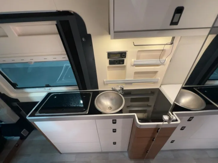 Fahrzeugbild Westfalia Columbus 600 D /Automatik/Festbett/FINANZIERUNG #13