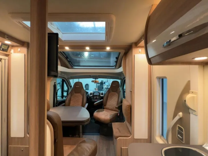 Fahrzeugbild Bürstner Travel Van T 590 /Festbett/Garage/ FINANZIERUNG #9