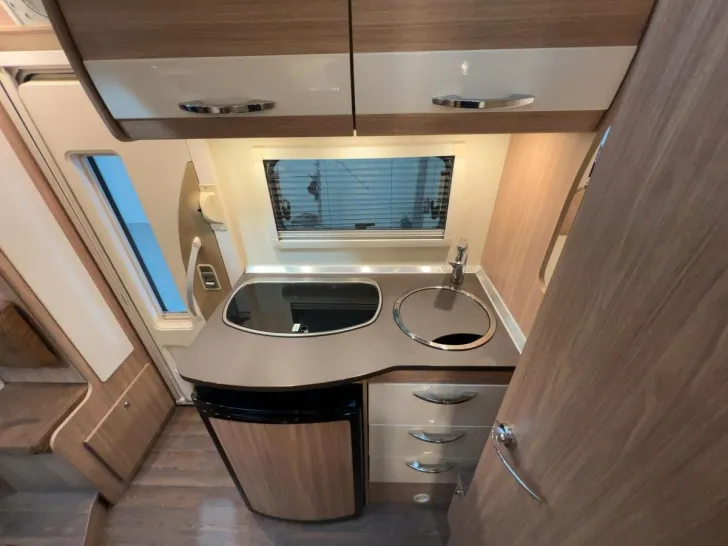 Fahrzeugbild Bürstner Travel Van T 590 /Festbett/Garage/ FINANZIERUNG #12
