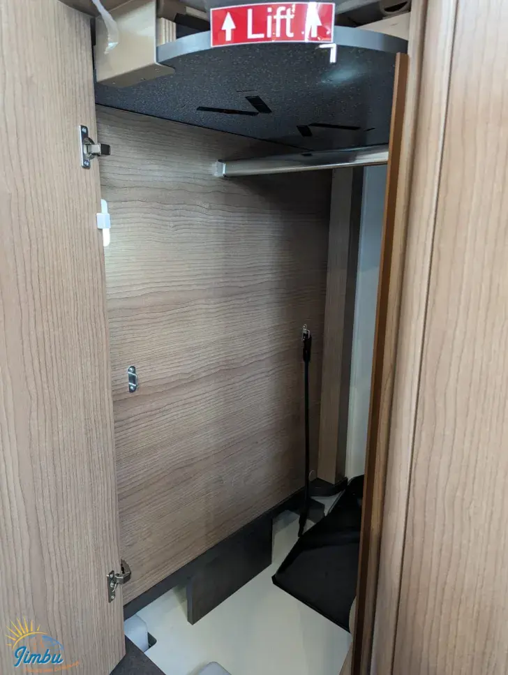 Fahrzeugbild Malibu I 430 LE 2113 - 581, Schalter #28
