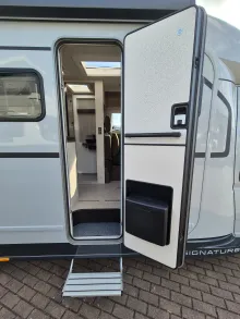 Fahrzeugbild Bürstner Signature SFT 7.0 AHK*3,5t 4 Sitze #7