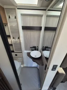 Fahrzeugbild Bürstner Signature SFT 7.0 AHK*3,5t 4 Sitze #13