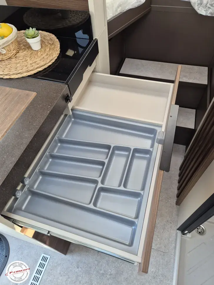 Fahrzeugbild Bürstner Signature SFT 7.0 AHK*3,5t 4 Sitze #17