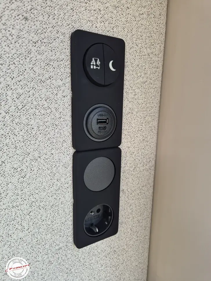 Fahrzeugbild Bürstner Signature SFT 7.0 AHK*3,5t 4 Sitze #24