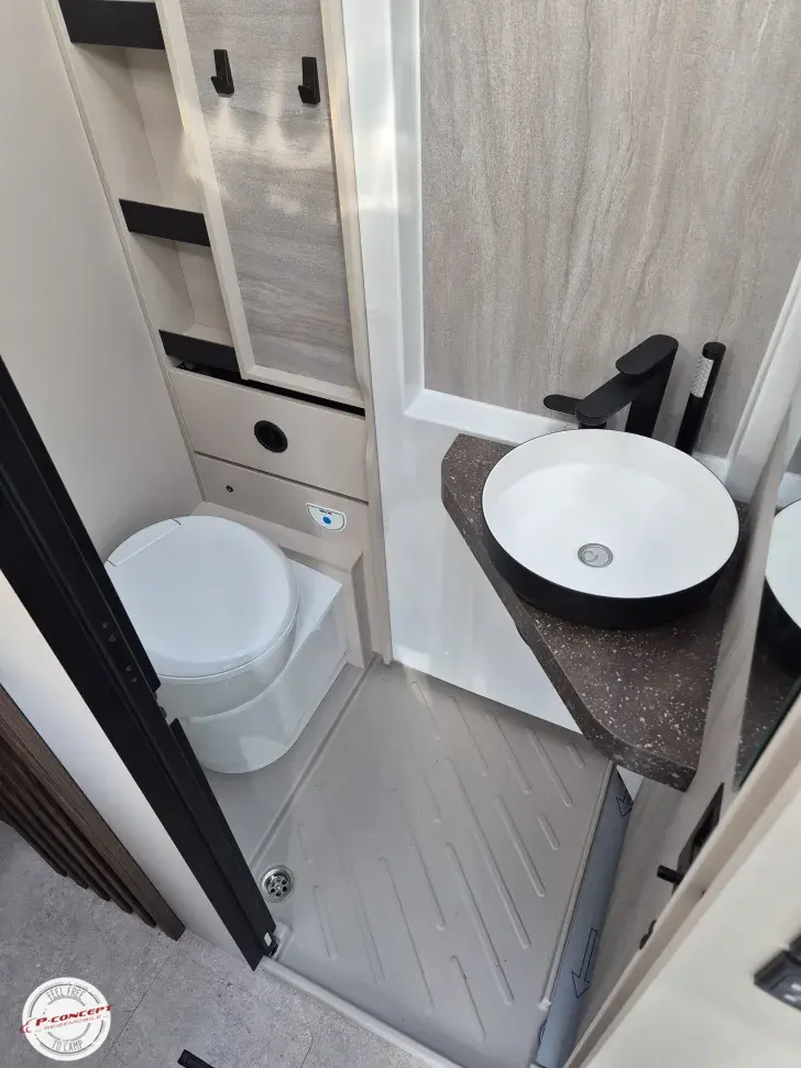 Fahrzeugbild Bürstner Signature SFT 7.0 AHK*3,5t 4 Sitze #26