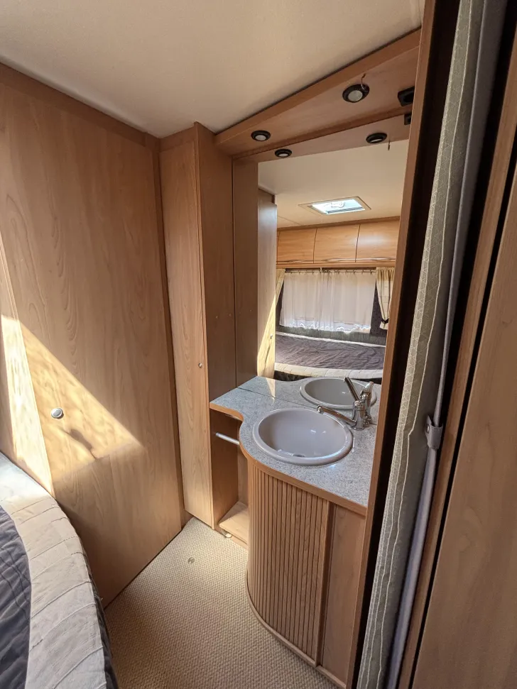 Fahrzeugbild Bürstner Ventana 460 TS sehr gepflegt #6