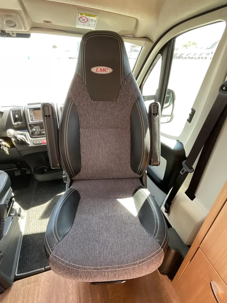 Fahrzeugbild LMC Breezer Passion V 643 G #6