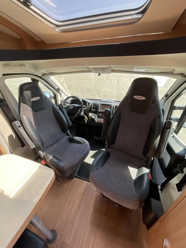 Fahrzeugbild LMC Breezer Passion V 643 G #7
