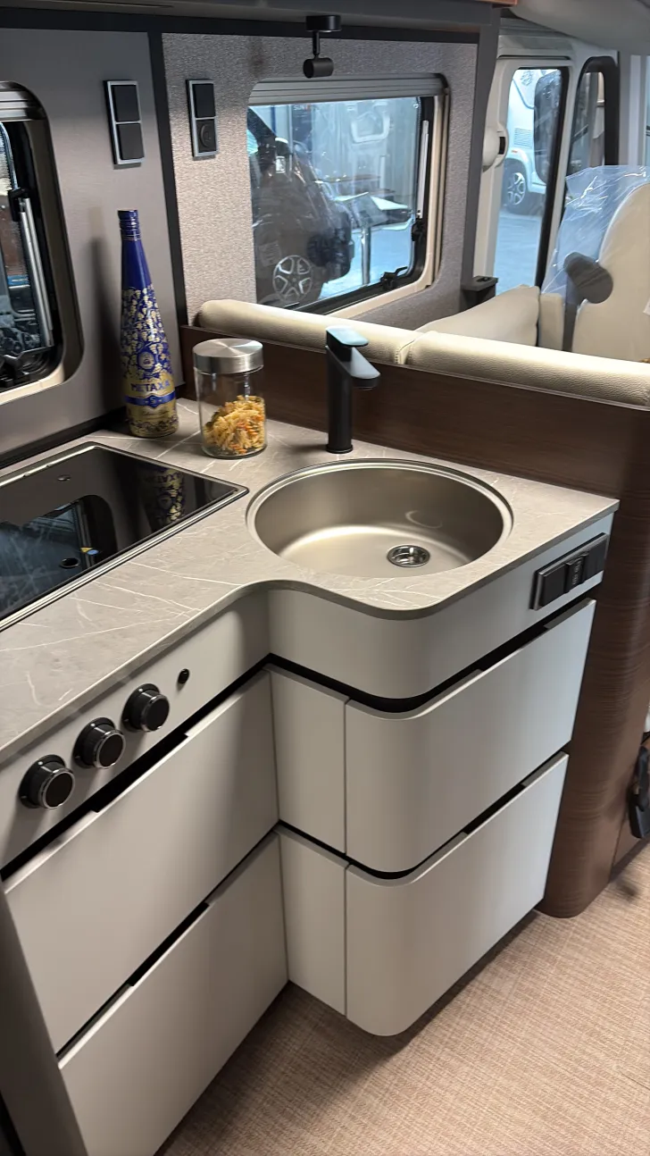 Küchen Hymer B-Klasse MC I 680 Sofort verfügbar