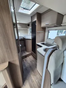 Fahrzeugbild Carado T328 *Bettumbau*Hubbett*Automatik* #10