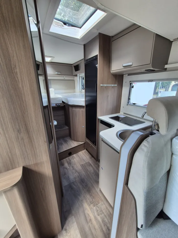 Fahrzeugbild Carado T328 *Bettumbau*Hubbett*Automatik* #10