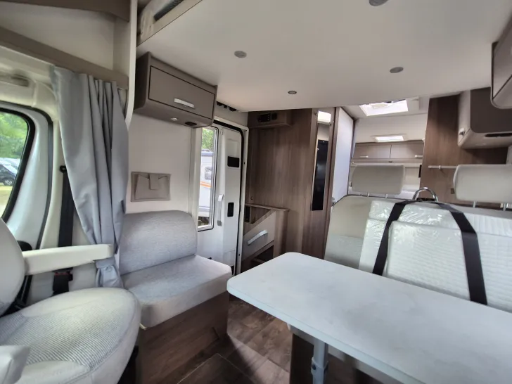 Fahrzeugbild Carado T328 *Bettumbau*Hubbett*Automatik* #16