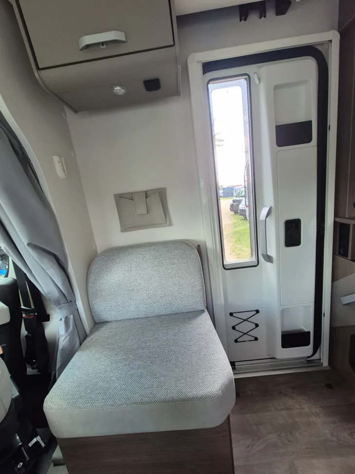 Fahrzeugbild Carado T328 *Bettumbau*Hubbett*Automatik* #19