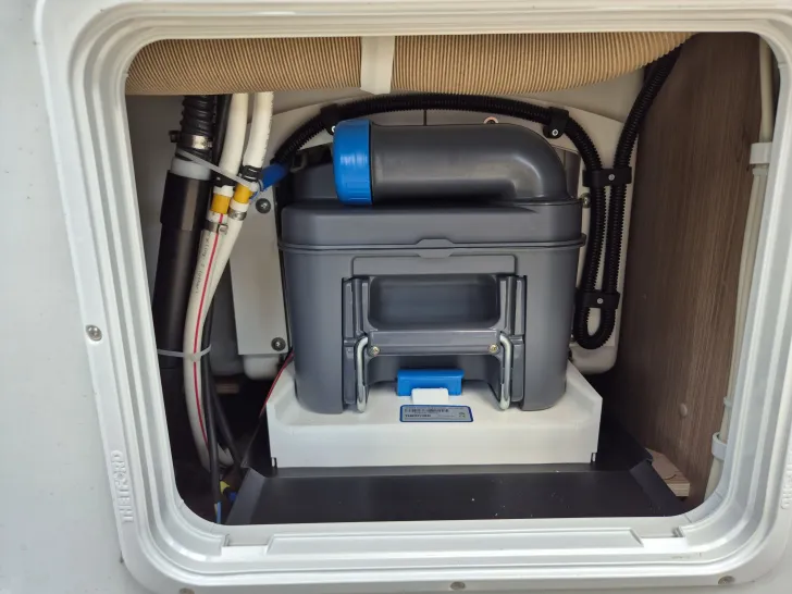 Fahrzeugbild Carado T328 *Bettumbau*Hubbett*Automatik* #36