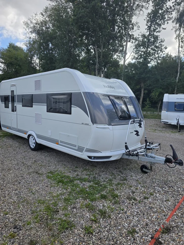 Fahrzeugbild Hobby De Luxe 540 KMFe *Mietwagen 2026* #1