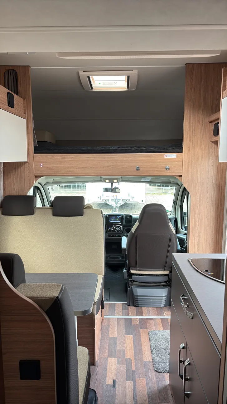 Sicht vorne-hinten Weinsberg CaraHome 650 DG Sofort verfügbar