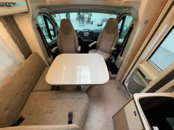 Fahrzeugbild Dethleffs Globebus GT 006/Einzelbetten/Garage/SAT/Solar #8
