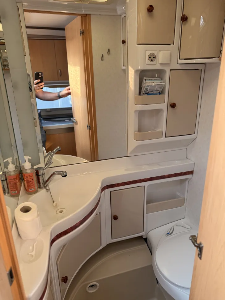 Fahrzeugbild Hobby De Luxe Stand immer unter Dach, inkl. #5