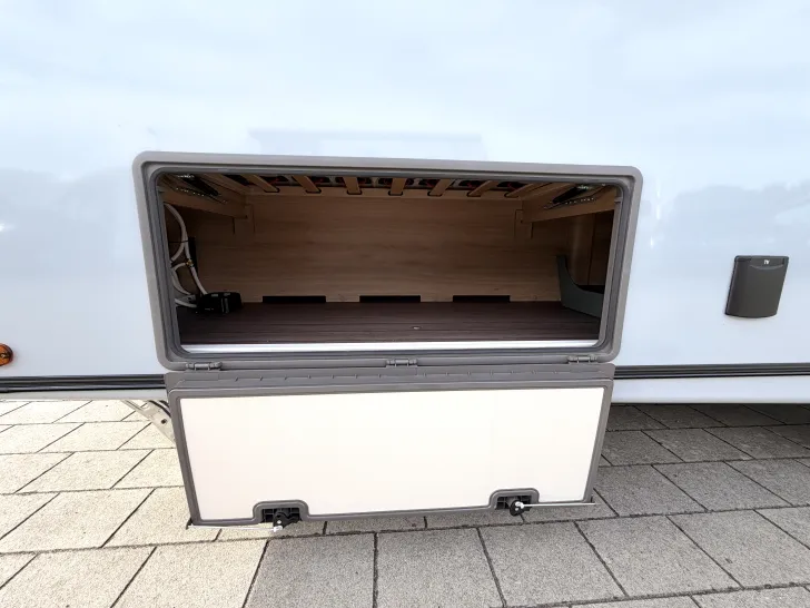 Fahrzeugbild Knaus Südwind 540 UE Black Selection Fußbodenheizung, Tellerfedern #16
