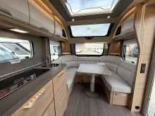 Fahrzeugbild Knaus Südwind 540 UE Black Selection Fußbodenheizung, Tellerfedern #9
