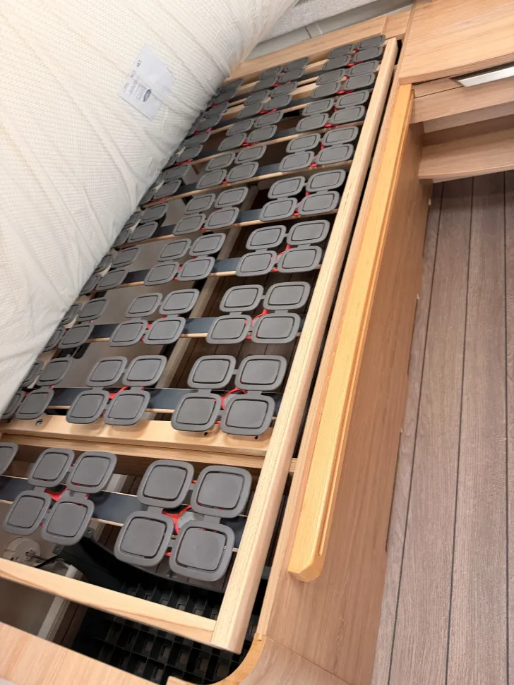 Fahrzeugbild Knaus Südwind 540 UE Black Selection Fußbodenheizung, Tellerfedern #15