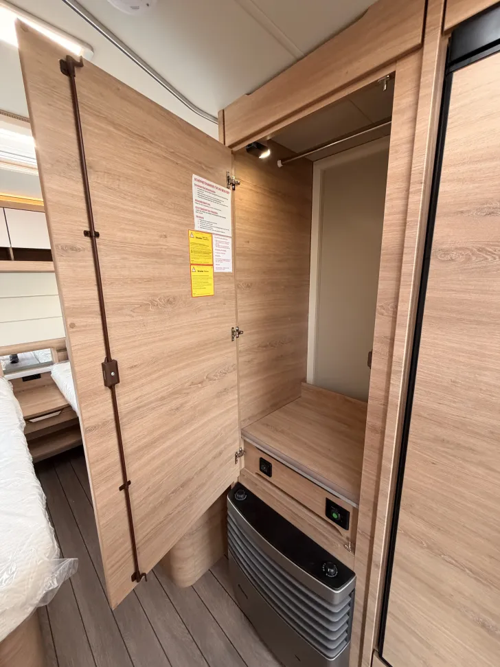 Fahrzeugbild Knaus Südwind 540 UE Black Selection Fußbodenheizung, Tellerfedern #13