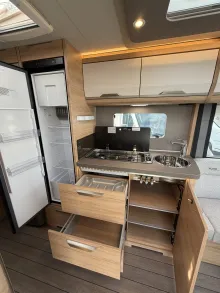 Fahrzeugbild Knaus Südwind 540 UE Black Selection Fußbodenheizung, Tellerfedern #11