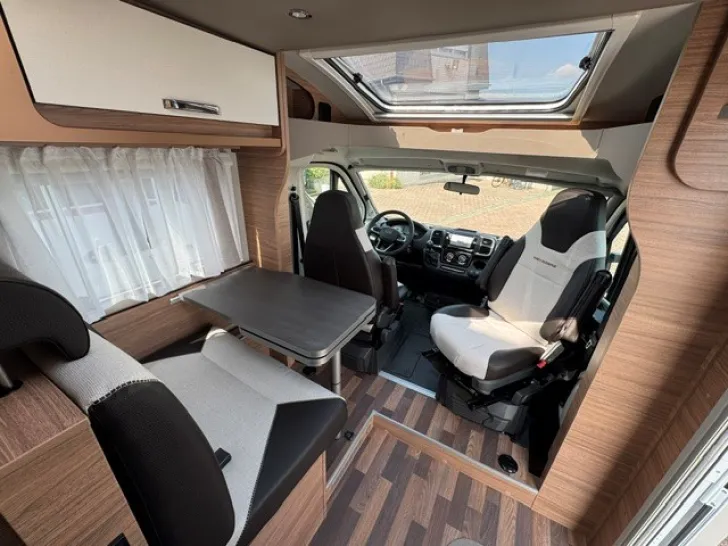 Fahrzeugbild Weinsberg CaraCompact EDITION PEPPER 600 MEG ZVP 67.817,-€ #10