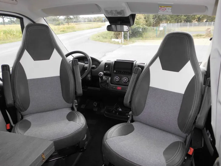 Fahrzeugbild Sunlight T 69LC #8