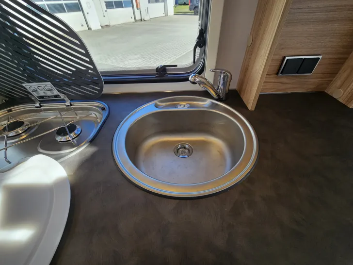 Fahrzeugbild Hymer Eriba Nova Light 442 UVP 46.000,- Topausstattung ! #16