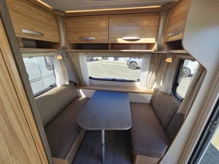 Fahrzeugbild Hymer Eriba Nova Light 442 UVP 46.000,- Topausstattung ! #9