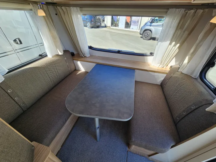 Fahrzeugbild Hymer Eriba Nova Light 442 UVP 46.000,- Topausstattung ! #10
