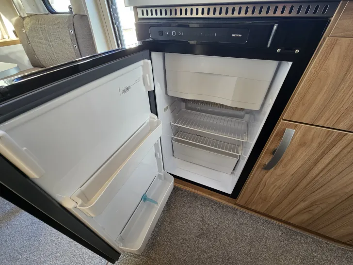 Fahrzeugbild Hymer Eriba Nova Light 442 UVP 46.000,- Topausstattung ! #22