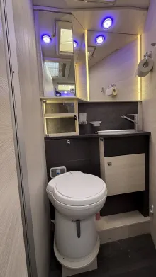 Fahrzeugbild Challenger 328 (2021) | 170 PS | Autark ( #8