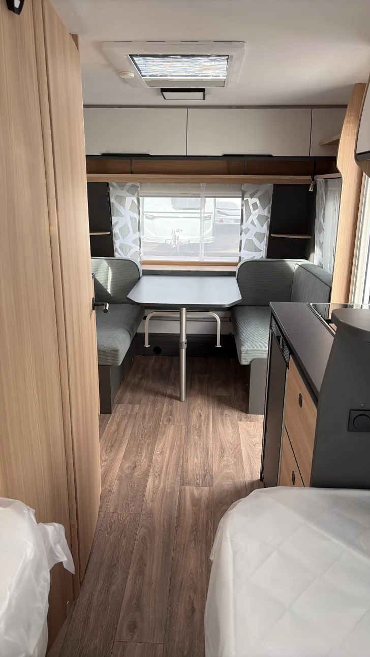 Sicht vorne-hinten Fendt APERO ACTIV 465 GE