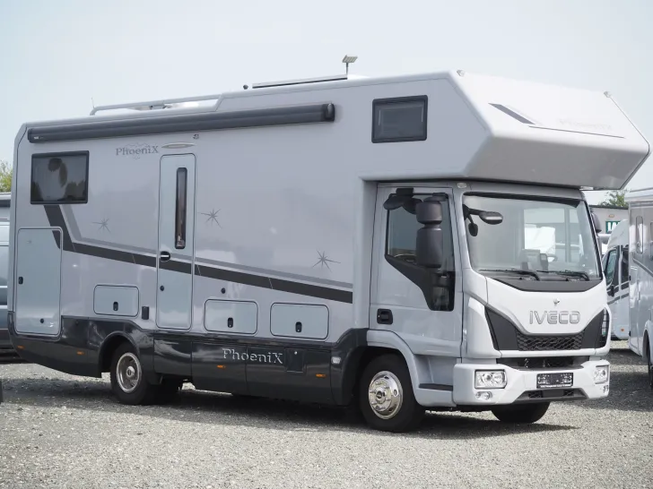 Fahrzeugbild Phoenix 8300 BMRSLG, Luxuspak., Lith. & Solar, Klima #2