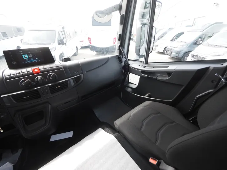 Fahrzeugbild Phoenix 8300 BMRSLG, Luxuspak., Lith. & Solar, Klima #5