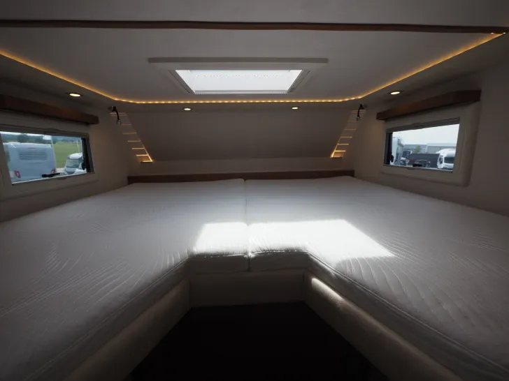 Fahrzeugbild Phoenix 8300 BMRSLG, Luxuspak., Lith. & Solar, Klima #6