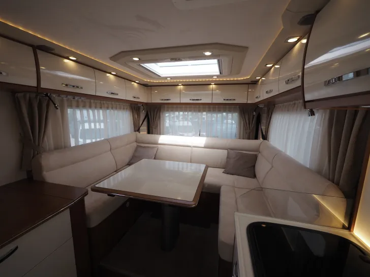 Fahrzeugbild Phoenix 8300 BMRSLG, Luxuspak., Lith. & Solar, Klima #13