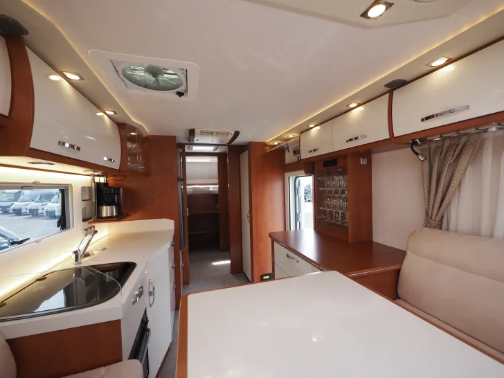 Fahrzeugbild Phoenix 8300 BMRSLG, Luxuspak., Lith. & Solar, Klima #15