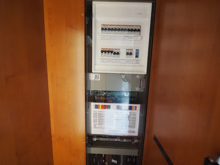 Fahrzeugbild Phoenix 8300 BMRSLG, Luxuspak., Lith. & Solar, Klima #24
